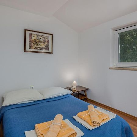 Nice Apartment In Malinska Dubasnica With Kitchen Buitenkant foto