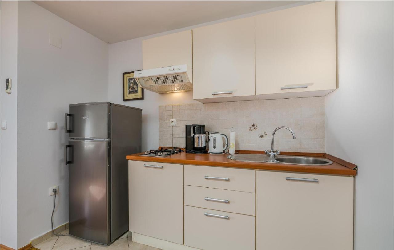 Nice Apartment In Malinska Dubasnica With Kitchen Buitenkant foto