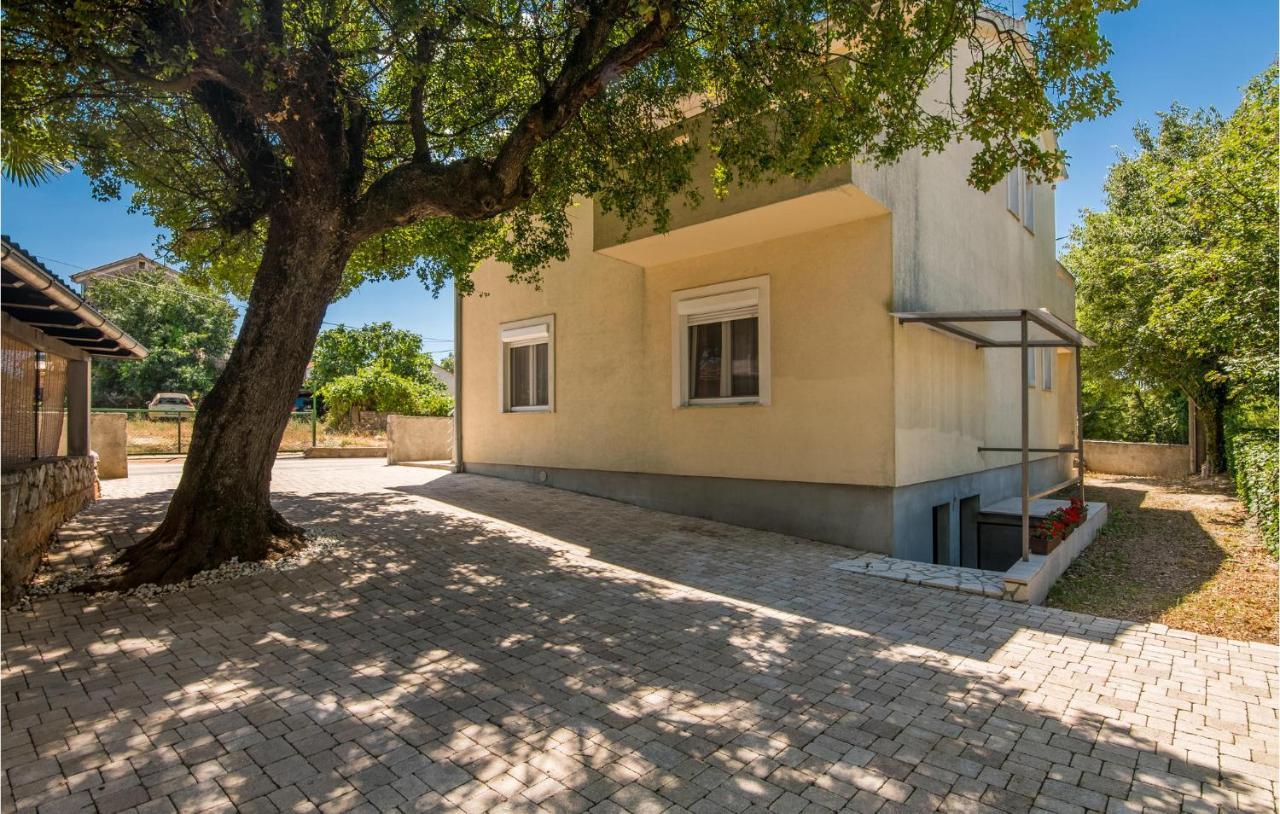 Nice Apartment In Malinska Dubasnica With Kitchen Buitenkant foto