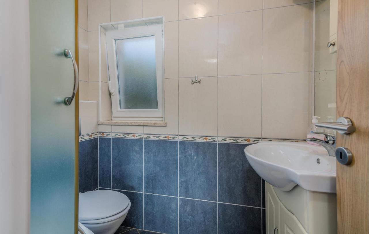 Nice Apartment In Malinska Dubasnica With Kitchen Buitenkant foto