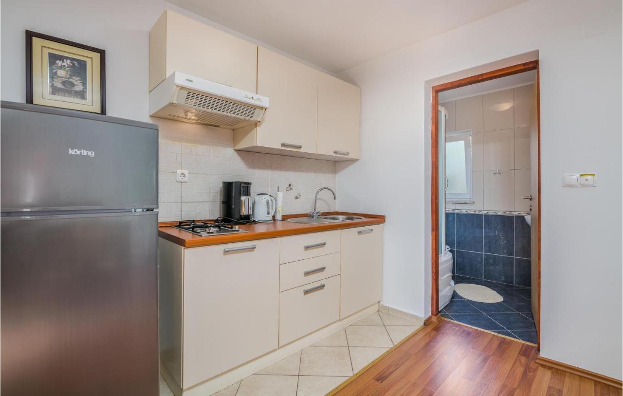 Nice Apartment In Malinska Dubasnica With Kitchen Buitenkant foto